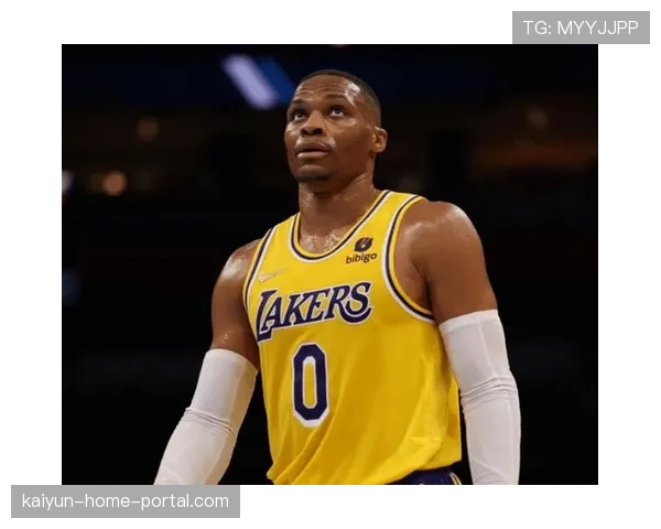 爱德华兹关键时刻命中率70.7% 三分57.1%展现代控场统治力